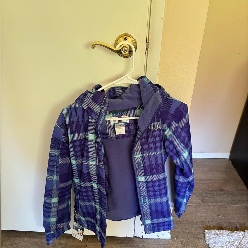 Perfect blue and purple checkered ski jacket no liner Great for an extra layer!